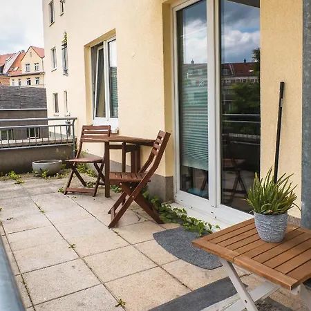Ruhiges Mit Grossem Balkon Und Stellplatz شقة لبسيا