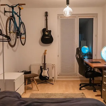 Ruhiges Mit Grossem Balkon Und Stellplatz شقة *